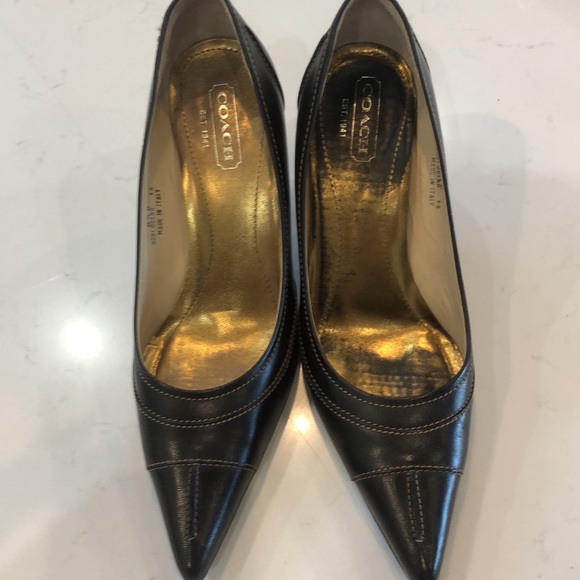 Navy and brown Coach pointy toe heel both pair women's size 81/2 but run 9 - Picture 10 of 16